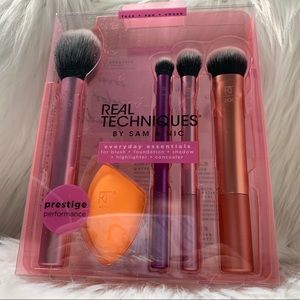 NEW! Real Techniques Everyday Essentials Brush Set